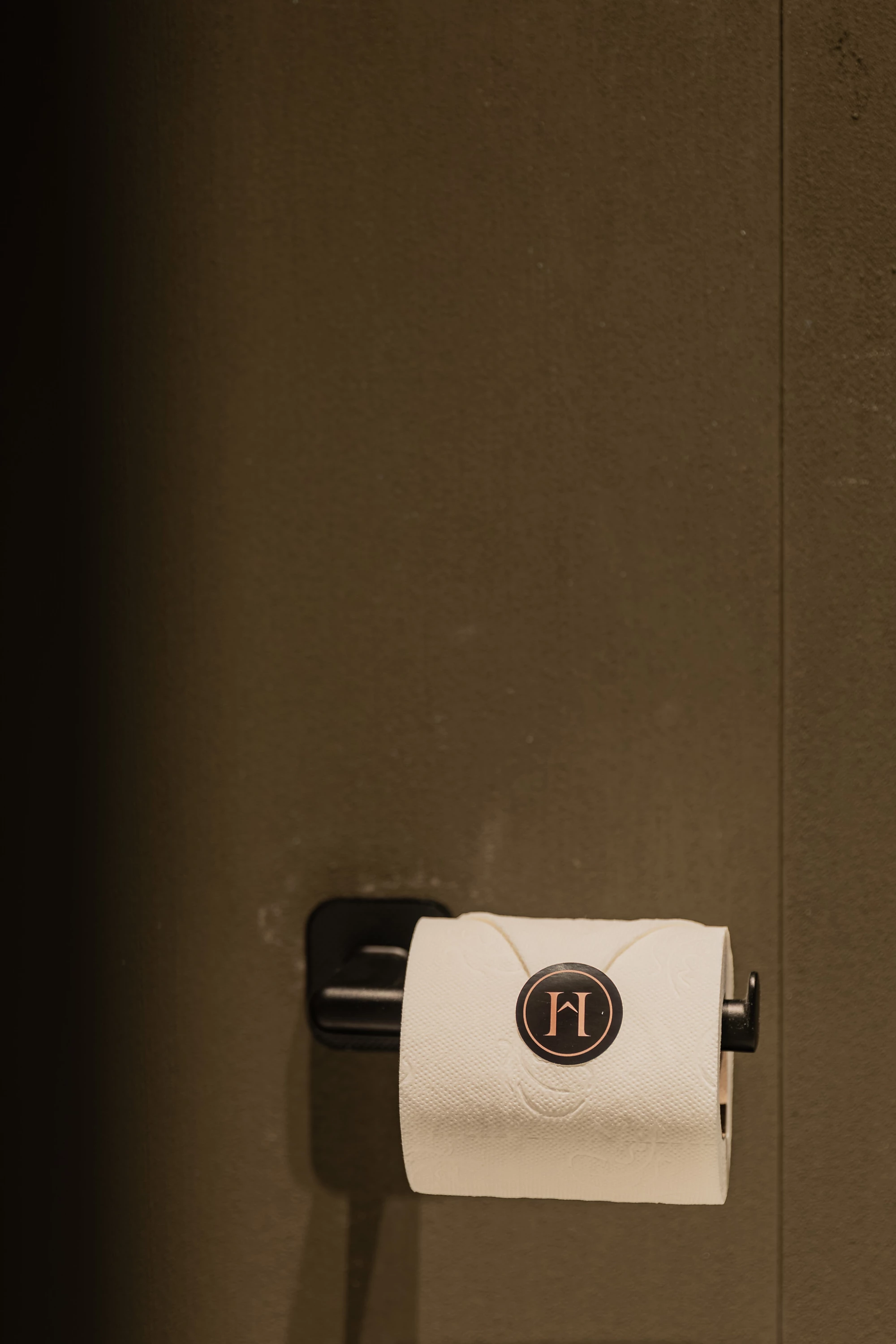 Close up wc rol badkamer Gentleman B&B Herenhuis Izegem