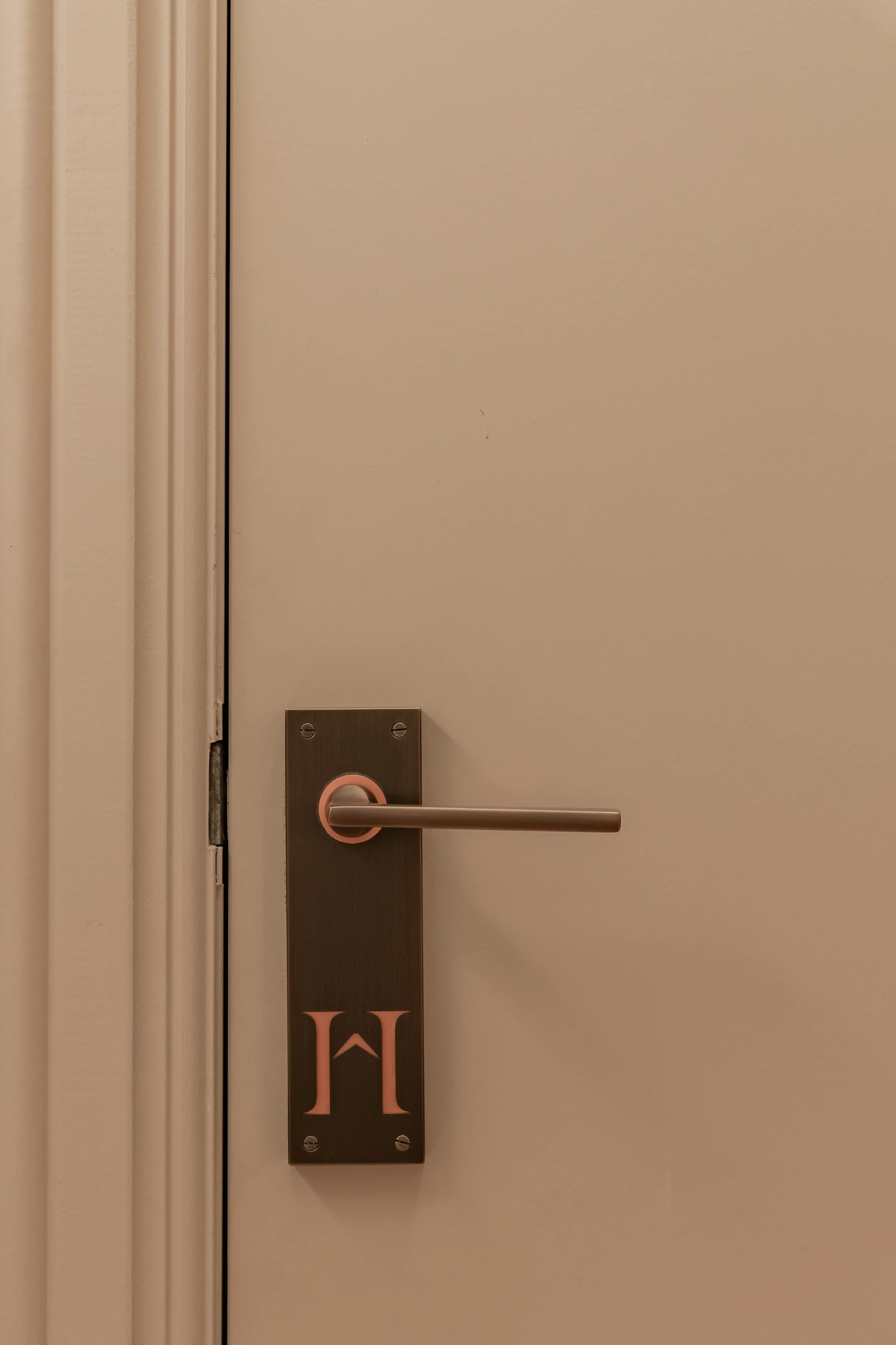 Deurkruk van kamer Boho Chic B&B Herenhuis Izegem