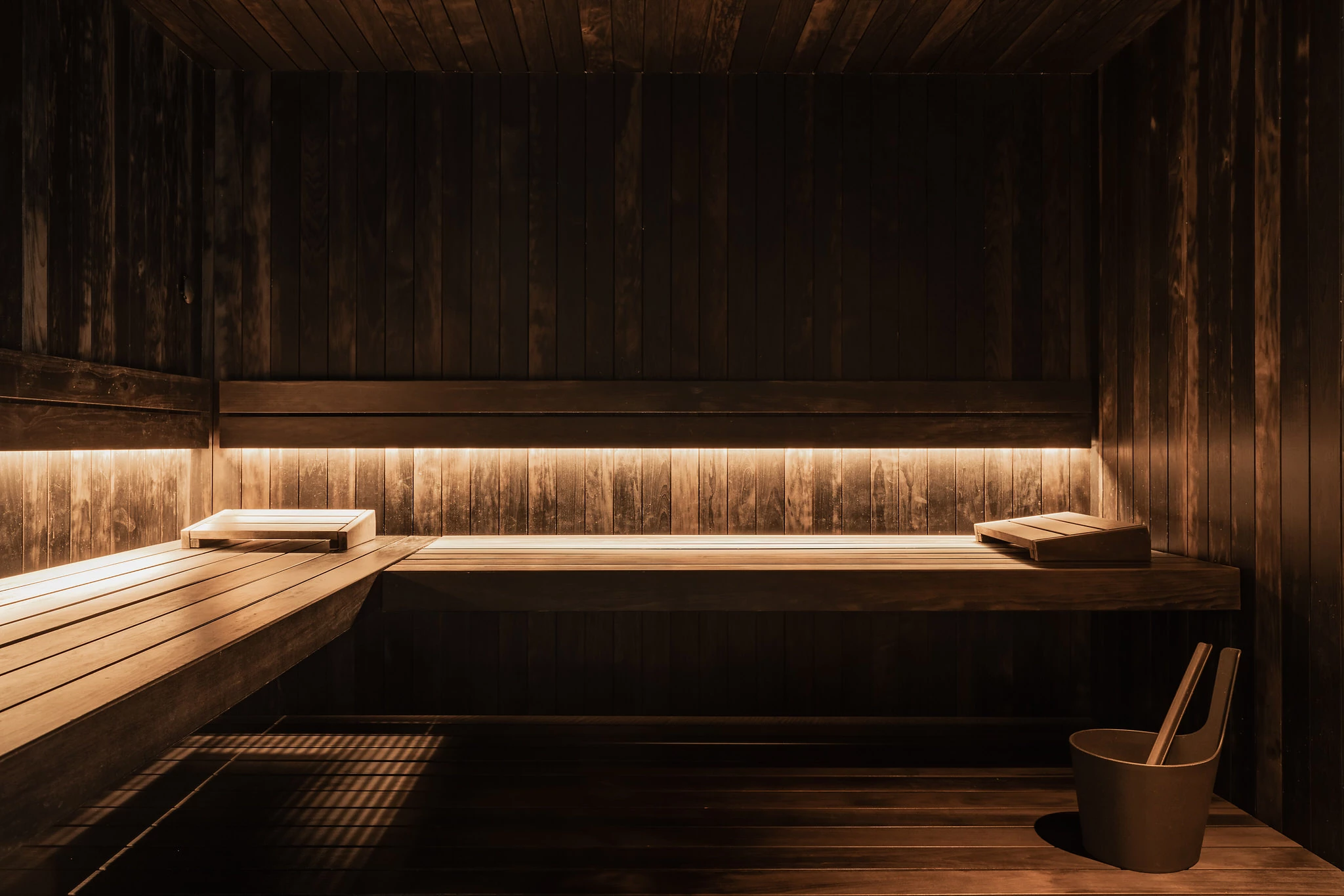 Finnish luxury sauna with eucalyptus in private wellness Herenhuis Izegem