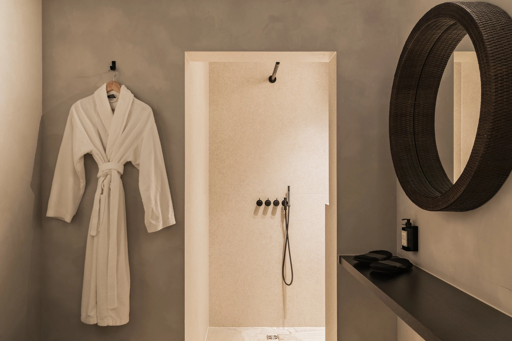 Douche in kleedruimte Priv&eacute; wellness Herenhuis Izegem